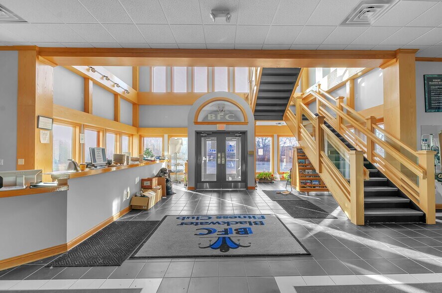 More Photos Of 1370 Exchange St, Alden Health Club For Sale