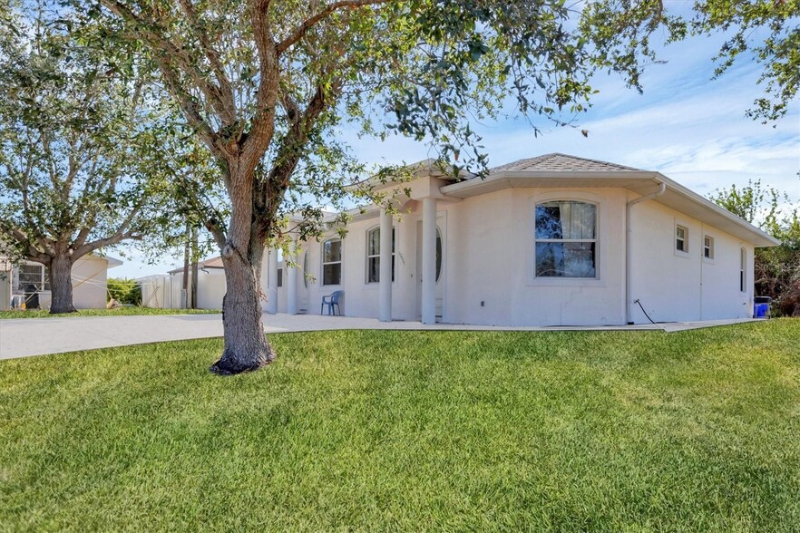 More Photos Of 12113 Capilla Ln, North Port Apartments For Sale
