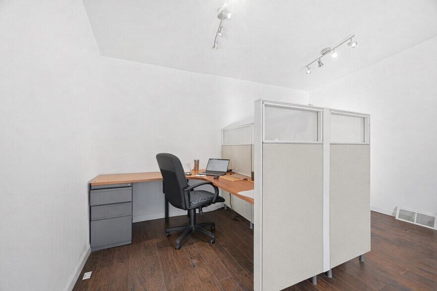 More Photos Of 2404 Saw Mill Run Blvd, Pittsburgh Storefront For Sale