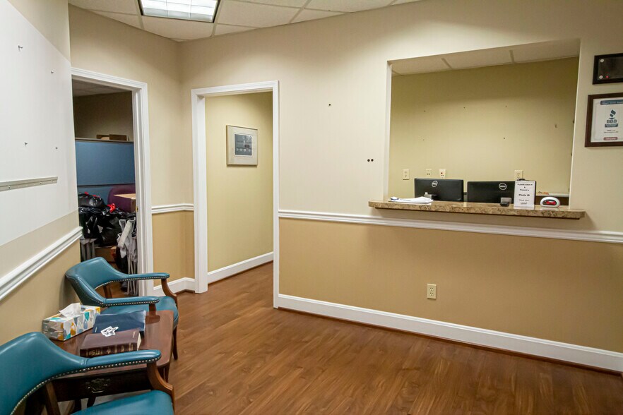 More Photos Of 303 Middletown Pky, Louisville Office For Lease