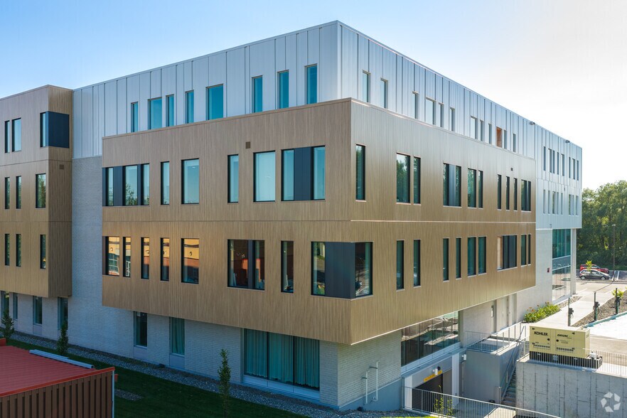 More Photos Of 1620 Jules-Verne Av, Québec Medical For Lease