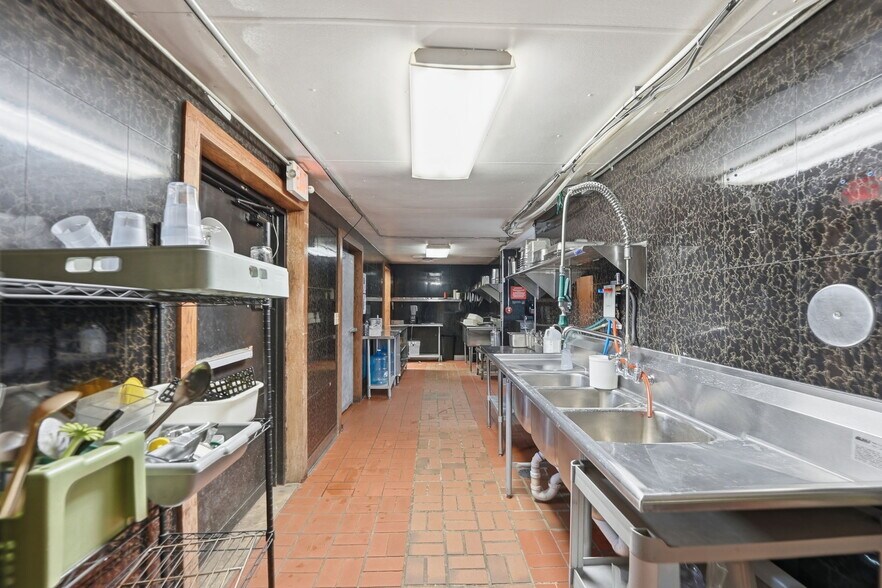 More Photos Of 1404 E College Dr, Marshall General Retail For Sale