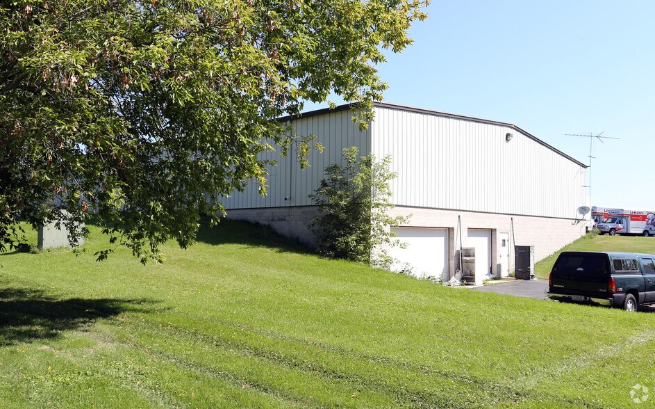 More Photos Of N168W20069 E Main St, Jackson Freestanding For Lease