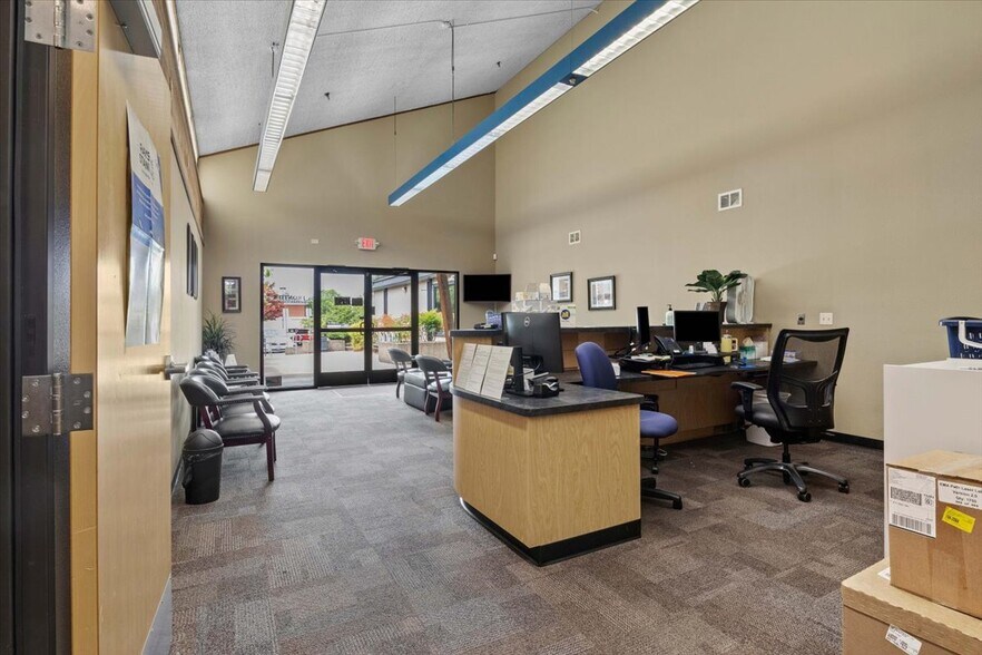 More Photos Of 1390 Waverly Dr SE, Albany Medical For Lease