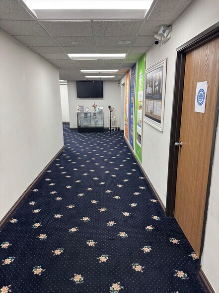 More Photos Of 31500 W 13 Mile Rd, Farmington Hills Medical For Lease