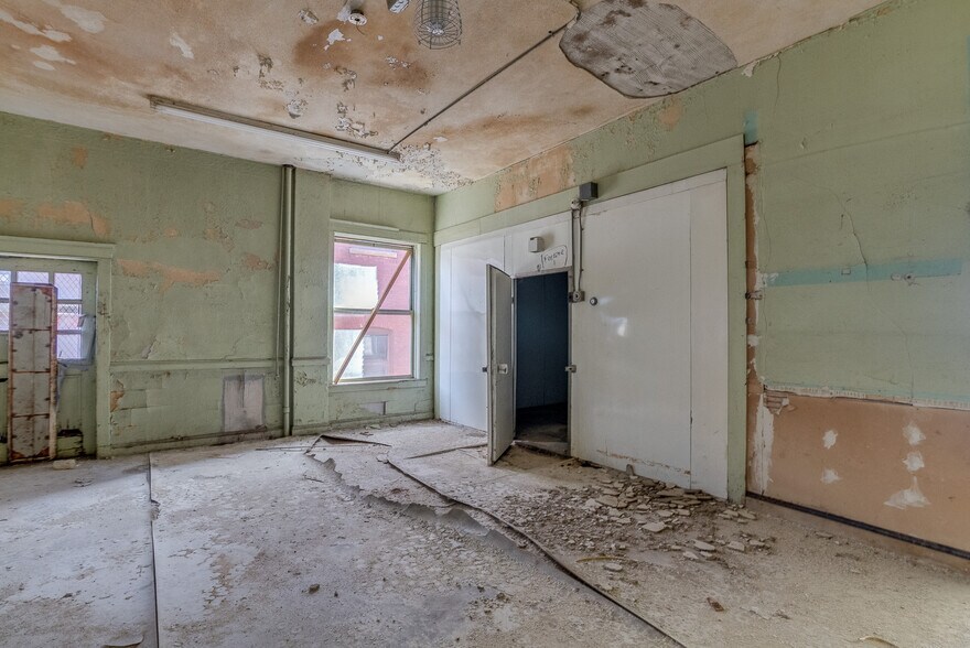 More Photos Of 567-573 Dwight St, Holyoke Storefront For Sale