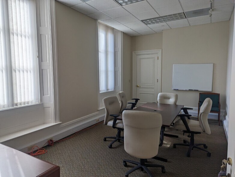 More Photos Of 421 Wadsworth St, Middletown Office For Lease