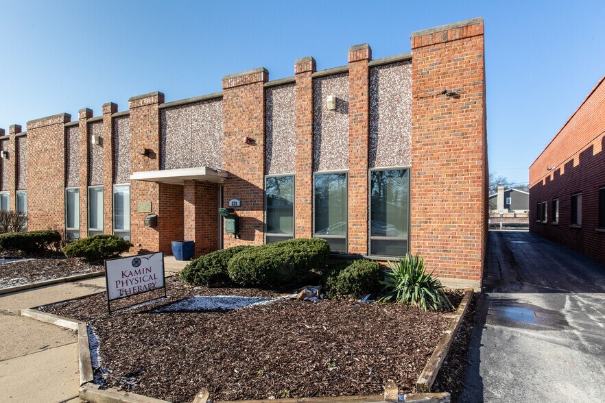 More Photos Of 828 Busse Hwy, Park Ridge Office For Sale