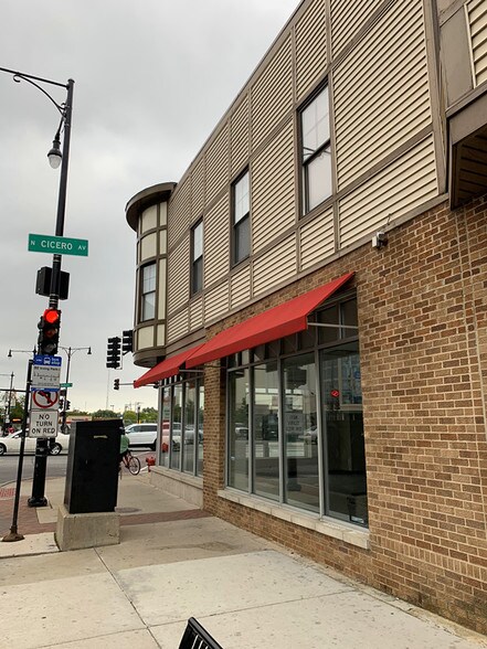 More Photos Of 4801-4821 W Irving Park Rd, Chicago Storefront Retail Office For Lease