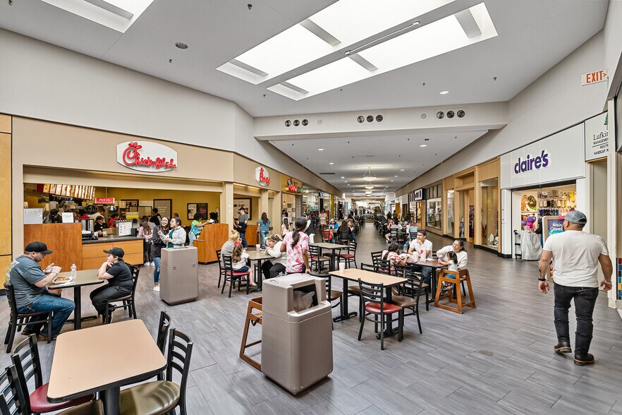 More Photos Of 4600 S Medford Dr, Lufkin Department Store For Sale