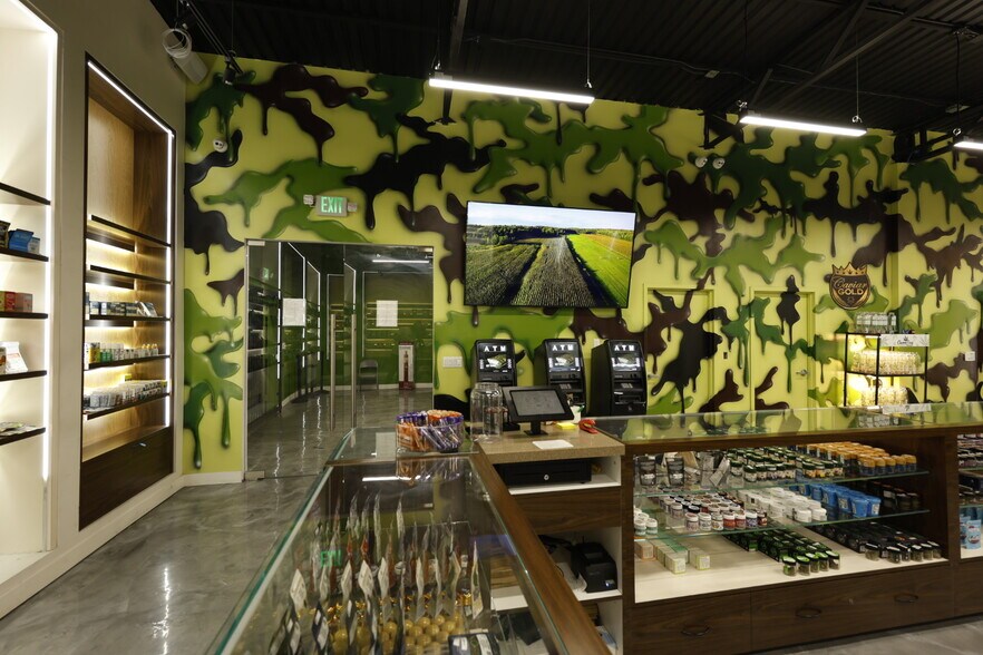 More Photos Of 615 E 61st St, Los Angeles Light Manufacturing For Sale