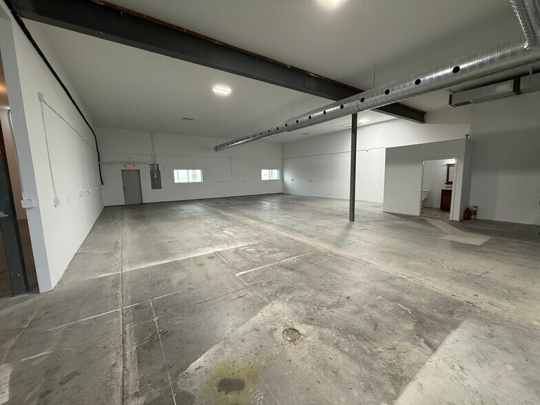 More Photos Of 13633 S 217th St, Gretna Light Distribution For Lease