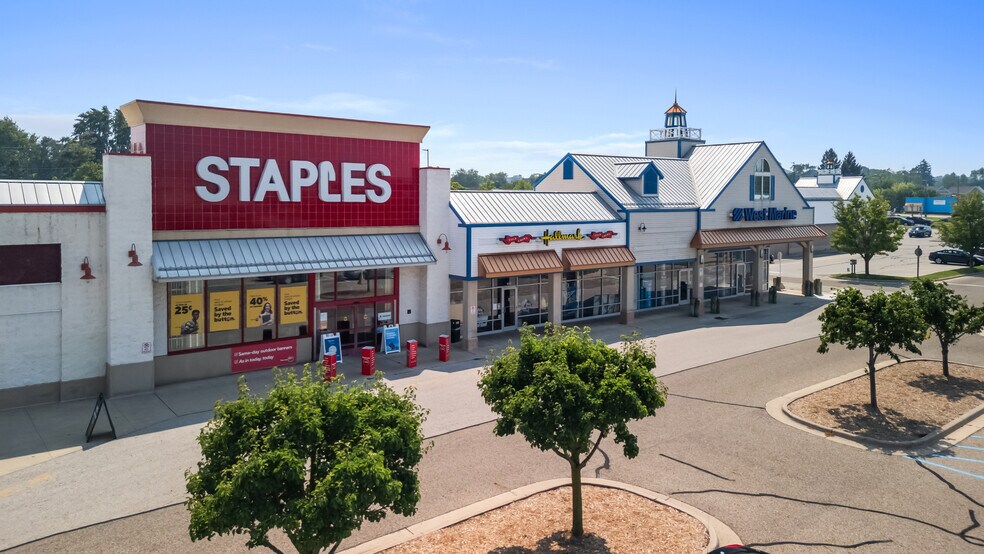 More Photos Of 810-840 Jackson Ave, Grand Haven General Retail For Sale