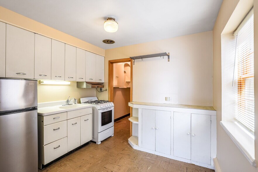 More Photos Of 1991 Grand Ave, Saint Paul Apartments For Sale