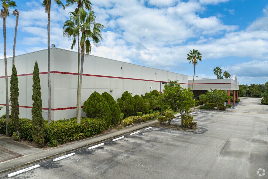 More Photos Of 14051 NW 14th St, Sunrise Industrial For Lease