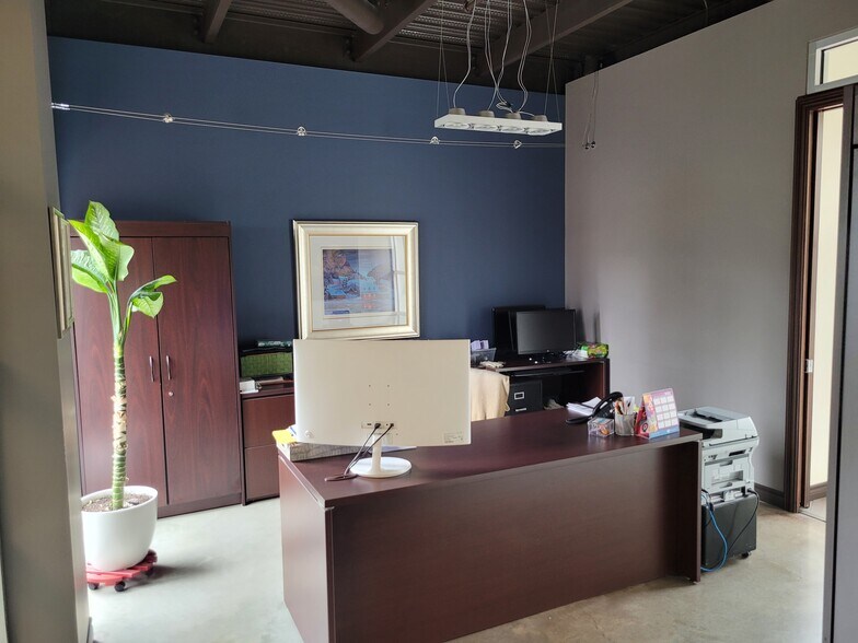 More Photos Of 10 Rue Gaston-Dumoulin, Blainville Light Distribution For Lease