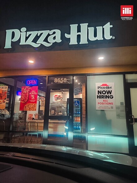 More Photos Of 8646-8658 Woodman Ave, Arleta Freestanding For Lease