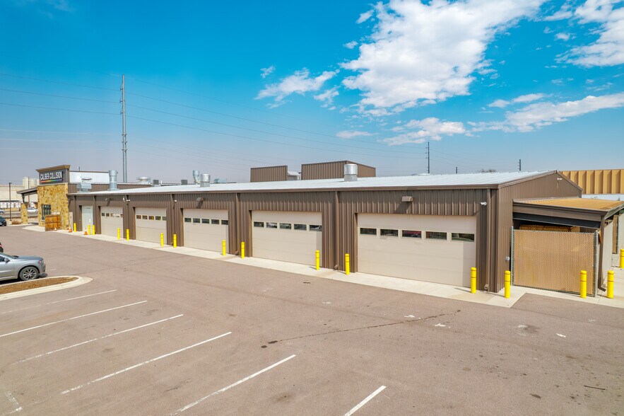 More Photos Of 5050 Smith Rd, Denver Flex For Sale