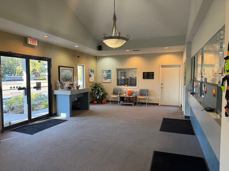 More Photos Of 6131 Atlantic Blvd, Jacksonville Bank For Lease