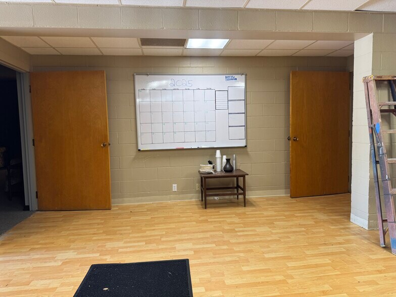 More Photos Of 838 S Fisk St, Green Bay Funeral Home For Sale