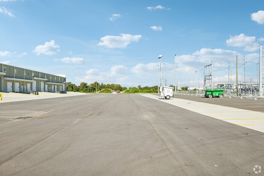 More Photos Of 3955 Anchuca Dr, Lakeland Industrial For Lease