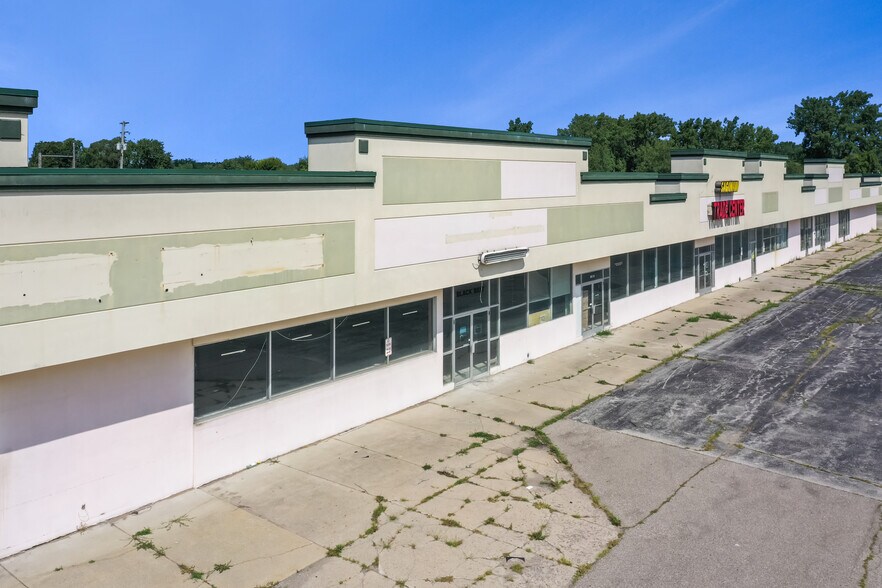 More Photos Of 2865-2885 Bay Rd, Saginaw Freestanding For Sale