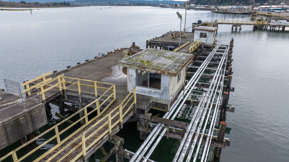 More Photos Of 2250 N Bayshore Dr, Coos Bay Marina For Sale