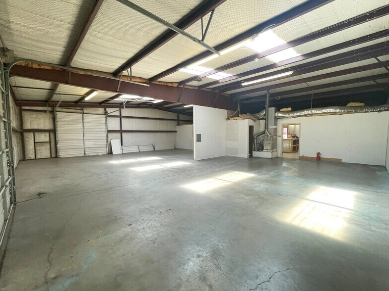 More Photos Of 4525 Maverick St, Amarillo Warehouse For Lease