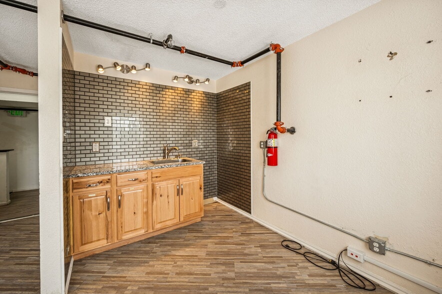 More Photos Of 313 W Bayaud Ave, Denver Warehouse For Lease