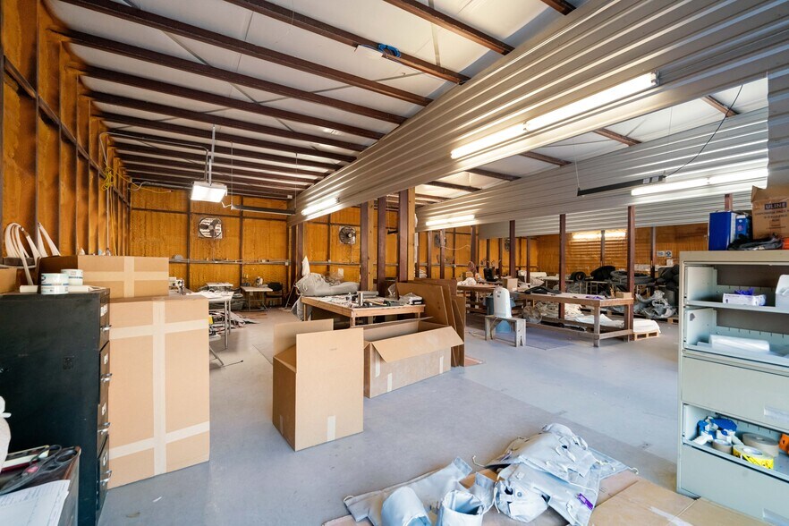 More Photos Of 207 W Archer Rd, Baytown Warehouse For Sale