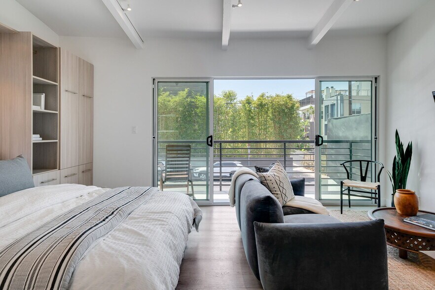 More Photos Of 2602 Pacific Ave, Venice Apartments For Sale