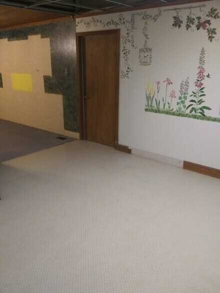 More Photos Of 228 E Washington St, Shelbyville Warehouse For Sale