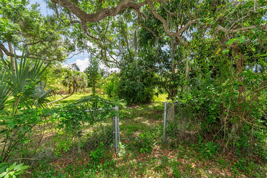 More Photos Of 625 E Melbourne Ave, Melbourne Land For Sale
