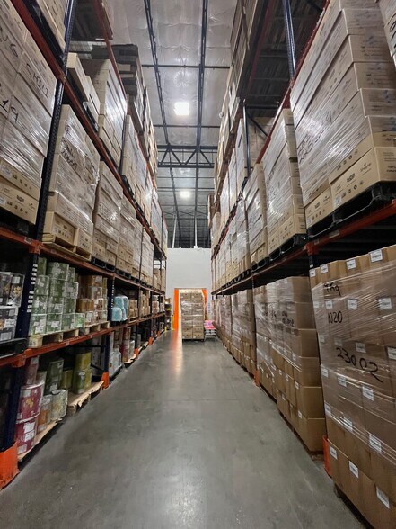 More Photos Of 3740 W 104th St, Hialeah Distribution For Lease