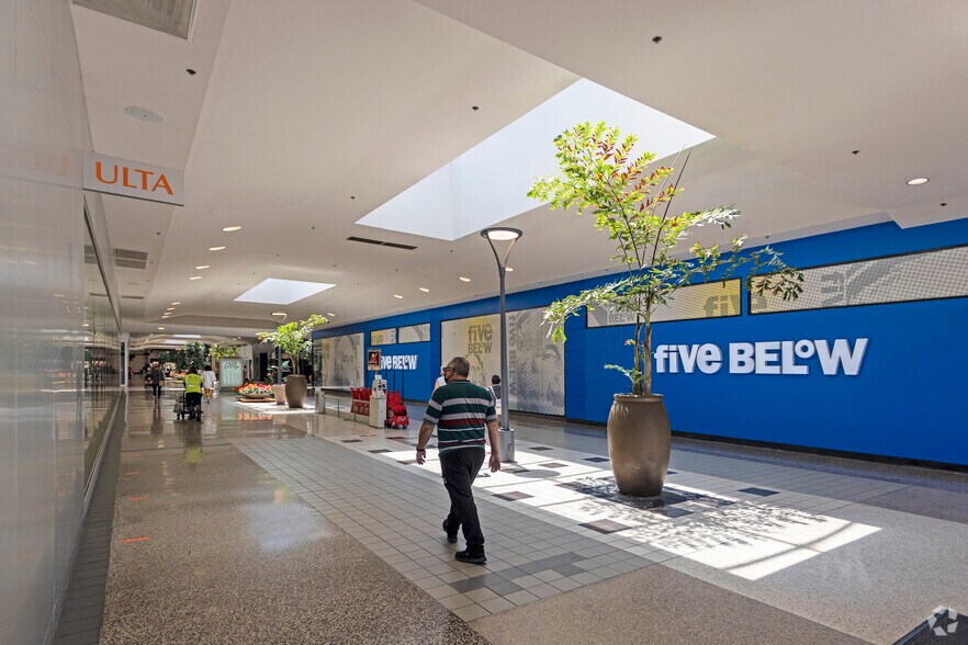 More Photos Of 415-761 Parkway Plaza, El Cajon Unknown For Lease