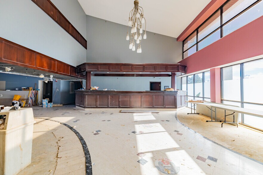 More Photos Of 31525 W 12 Mile Rd, Farmington Hills Hospital For Sale