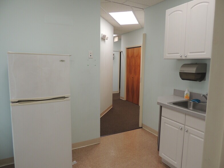 More Photos Of 207 Stage Rd, Hampstead Medical For Lease