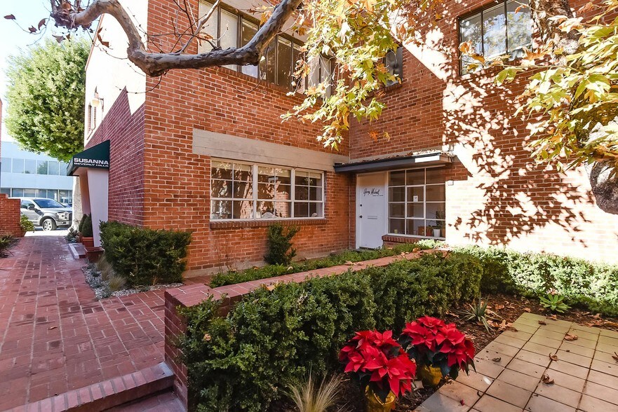 More Photos Of 328 S Beverly Dr, Beverly Hills General Retail For Lease