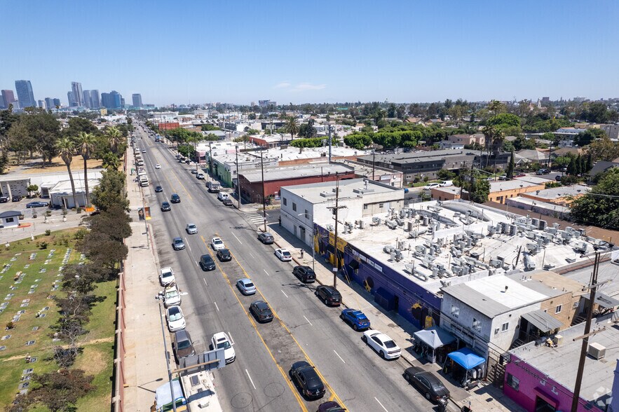 More Photos Of 1840-1842 W Washington Blvd, Los Angeles Warehouse For Lease