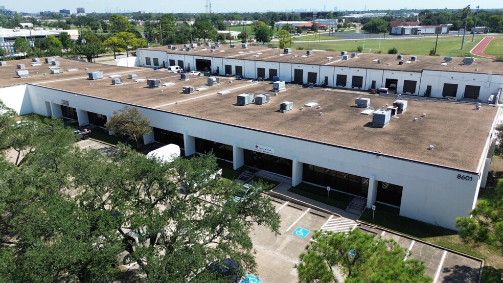 More Photos Of 8601 Jameel Rd, Houston Warehouse For Lease