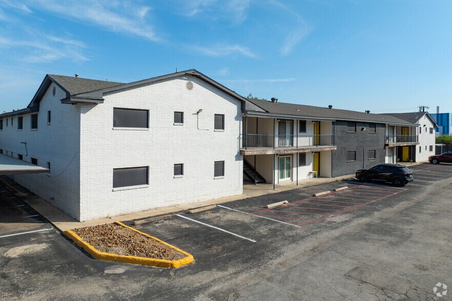 More Photos Of 200 Primrose Cir, New Braunfels Apartments For Sale