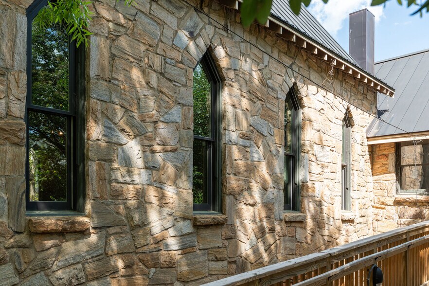 More Photos Of 208 St Marys St, Raleigh Loft Creative Space For Sale