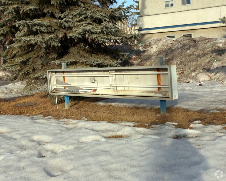 More Photos Of 13219 146th St NW, Edmonton Light Distribution For Sale