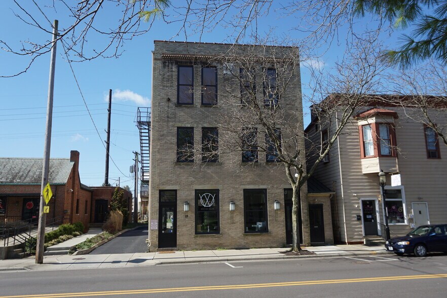 More Photos Of 19 E Waterloo St, Canal Winchester Storefront Retail Office For Lease