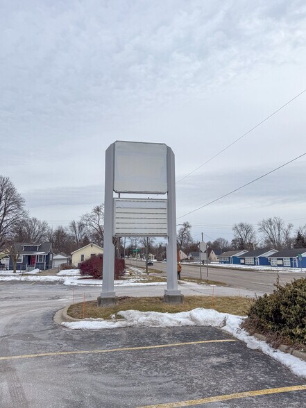 More Photos Of 3521 Corunna Rd, Flint Drugstore For Lease