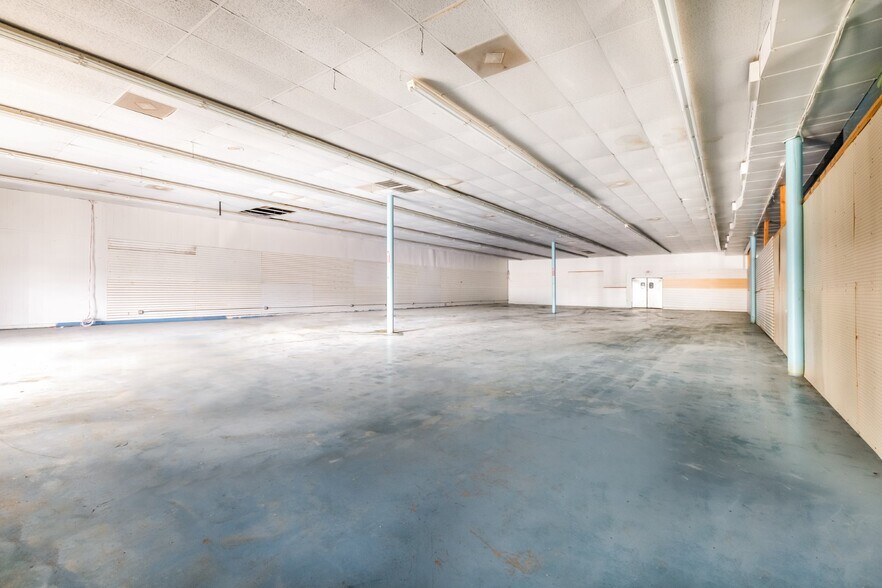 More Photos Of 3719-3815 Blanco Rd, San Antonio Storefront For Sale