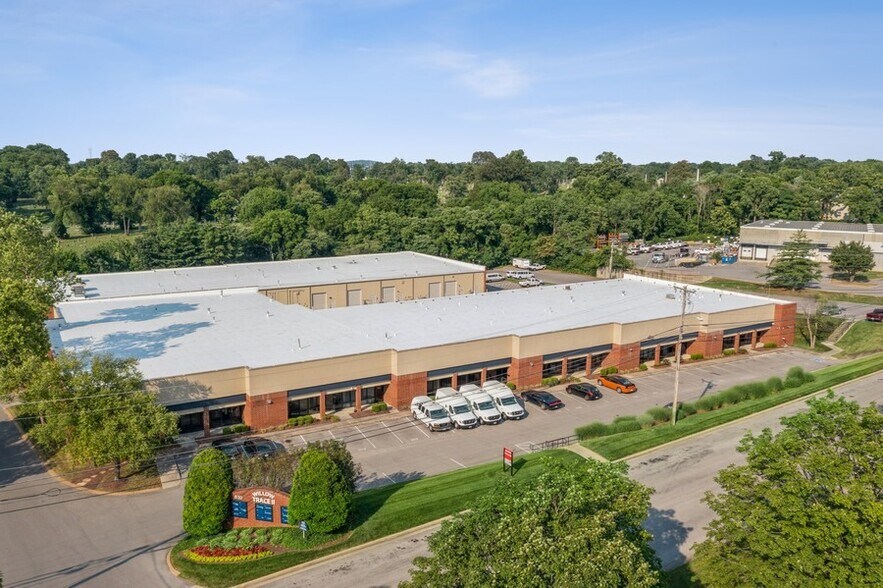 More Photos Of 830 Fesslers Pky, Nashville Light Distribution For Lease