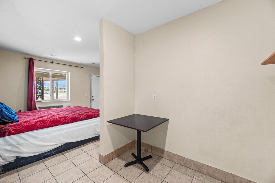 More Photos Of 4206 Leopard St, Corpus Christi Hotel For Sale