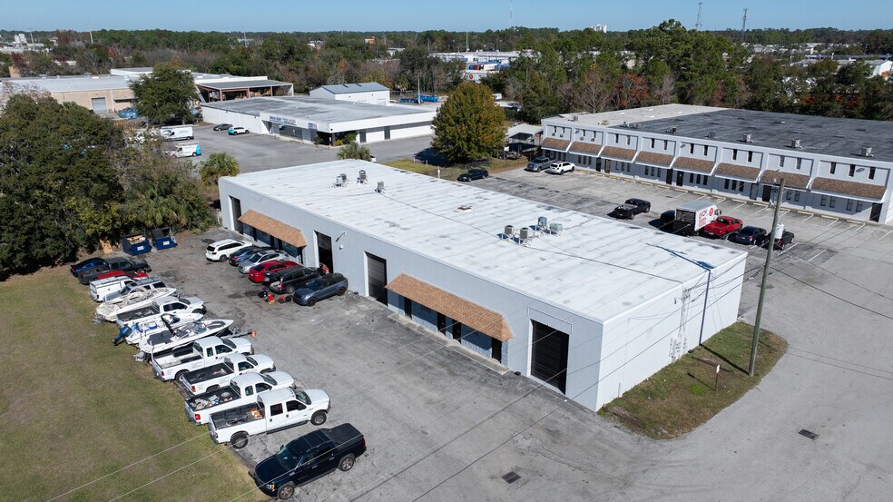 More Photos Of 6593 Powers Ave, Jacksonville Warehouse For Lease