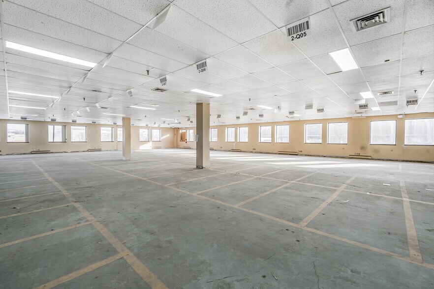 More Photos Of 1500 St Legendre O, Montréal Warehouse For Lease